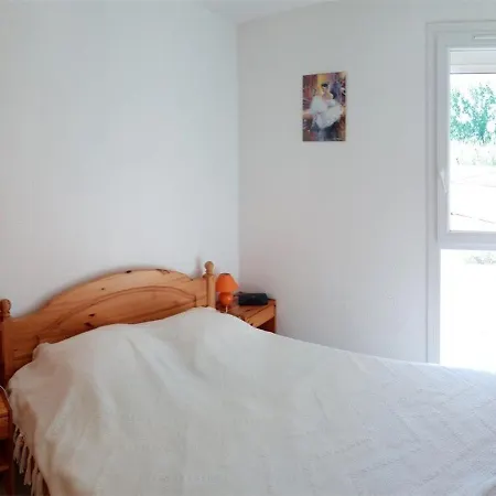 T2 Avec Balcon, Parking Prive Et Piscine A 150m De La - - Fr-1-388-26 *