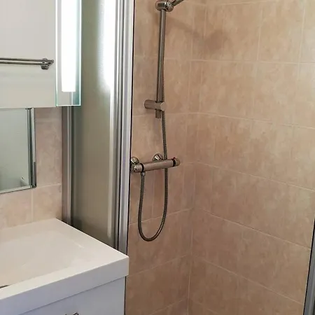 T2 Avec Balcon, Parking Prive Et Piscine A 150m De La - - Fr-1-388-26 Apartman